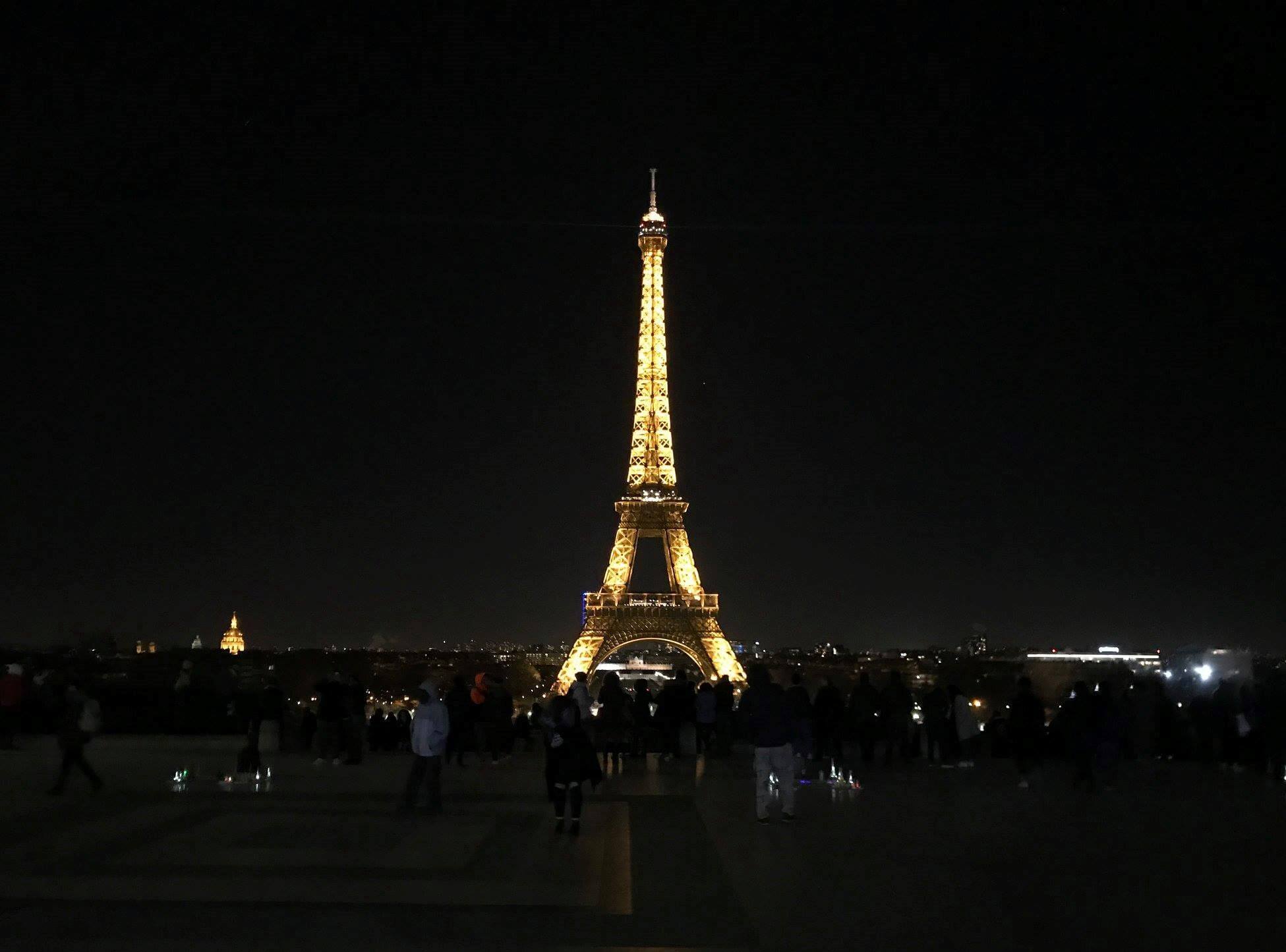Totte | ライトアップで雰囲気抜群！夕方から夜のおすすめ『弾丸パリ市内観光』