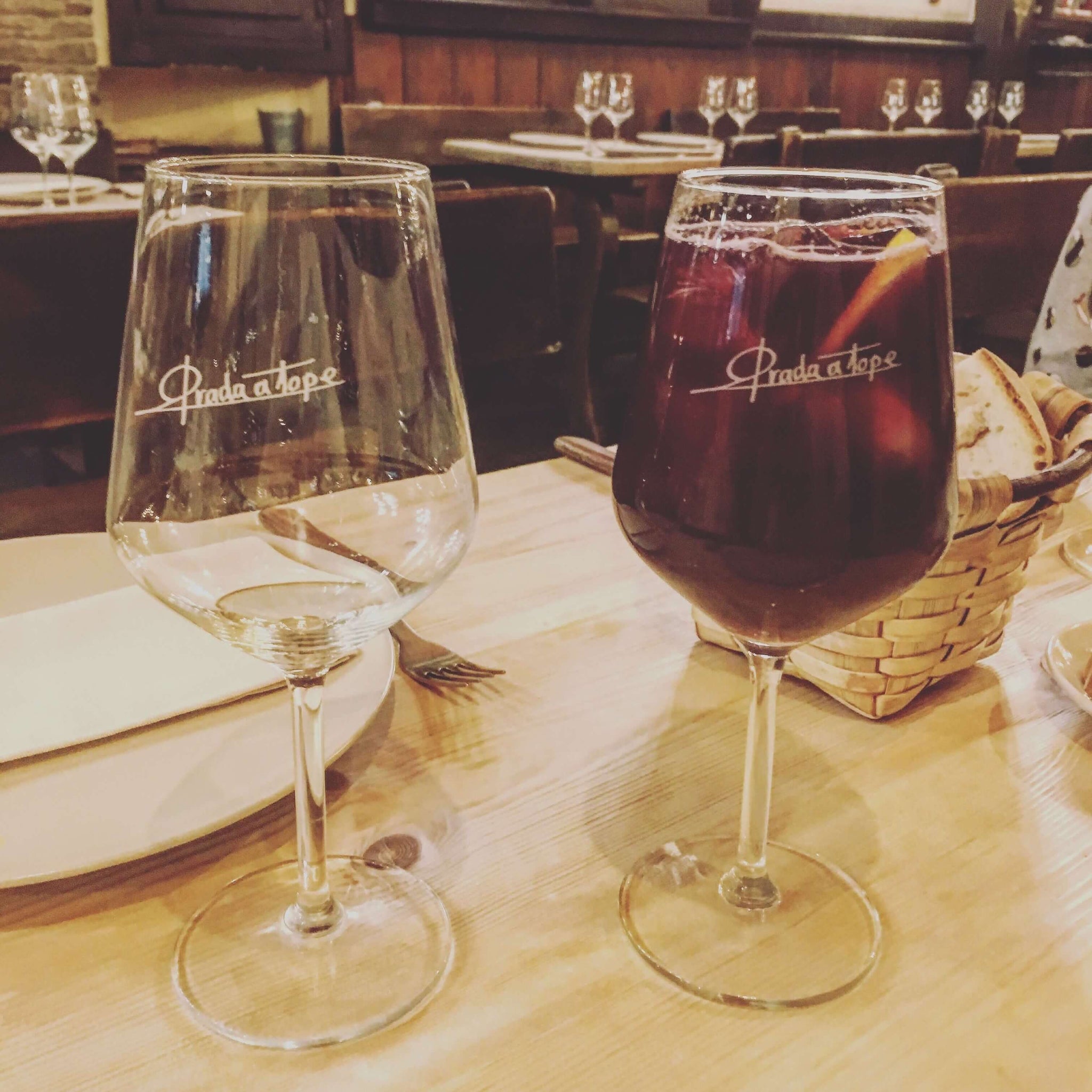 Totte | スペインの定番『夏の赤ワイン』Tinto de Veranoの作り方！