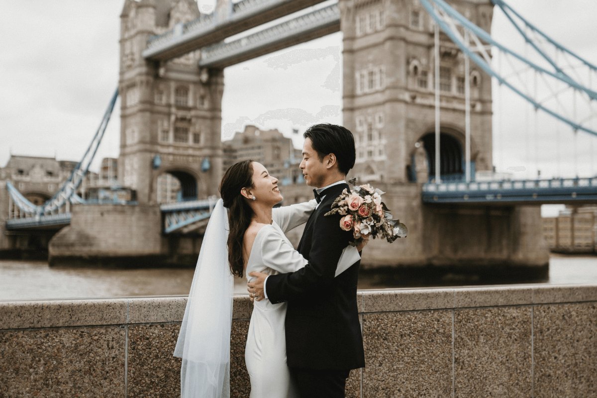 Totte | イギリス・ロンドンのフォトウェディング撮影｜前撮り＆後撮り｜ロケーションフォト｜ロケーション撮影｜ハネムーンフォト｜カップルフォト｜タワーブリッジ｜ビッグ・ベン｜バッキンガム宮殿