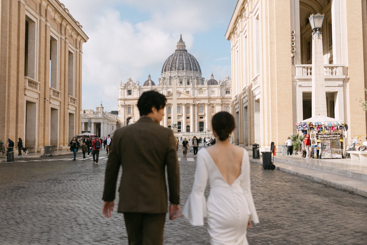 Totte | イタリア・ローマのフォトウェディング撮影｜前撮り＆後撮り｜ロケーションフォト｜ウェディングフォト｜ハネムーンフォト｜カップル撮影｜スペイン広場｜パンテオン｜トレヴィの泉｜コロッセオ｜サンタンジェロ城｜ナヴォーナ広場